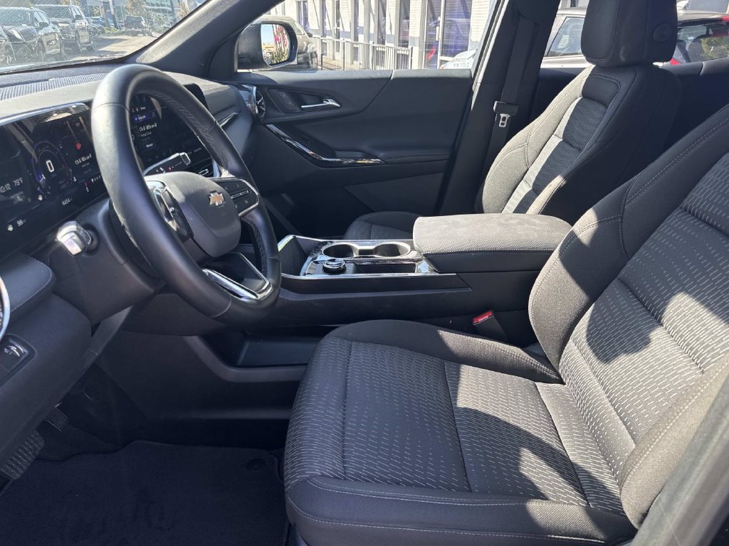 Used 2026 Chevrolet Equinox LT w/ Safety and Technology Package FWD image 15