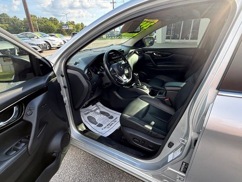 Used 2021 Nissan Rogue Sport SL w/ Premium Package image 13