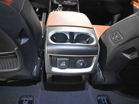 Used 2025 Kia Carnival SX Prestige image 30