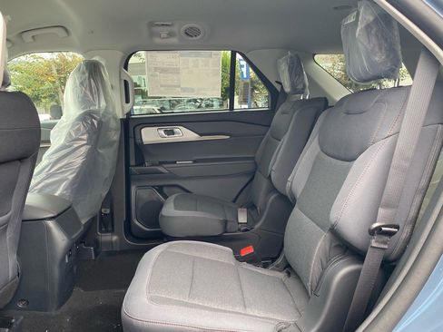 Used 2025 Ford Explorer Active image 14