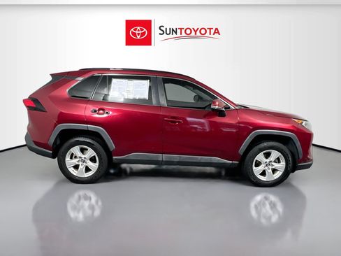 Used 2019 Toyota RAV4 XLE FWD image 2