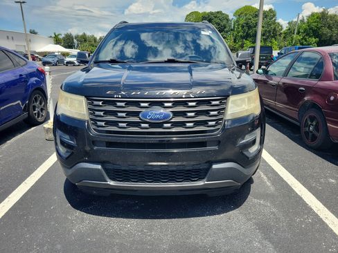 Used 2017 Ford Explorer XLT w/ Equipment Group 202A FWD image 10