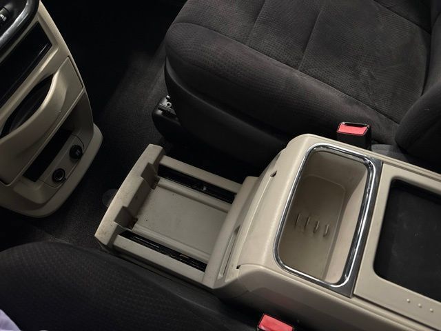 Used 2011 Dodge Grand Caravan Crew FWD image 26