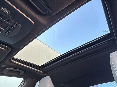 Used 2025 Toyota Camry SE image 12