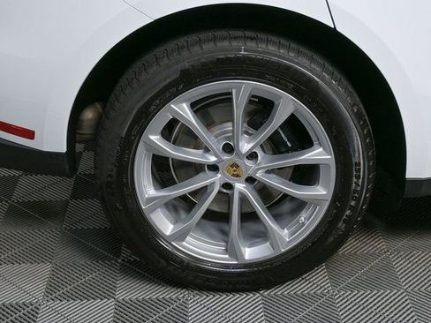 Certified 2025 Porsche Macan image 43