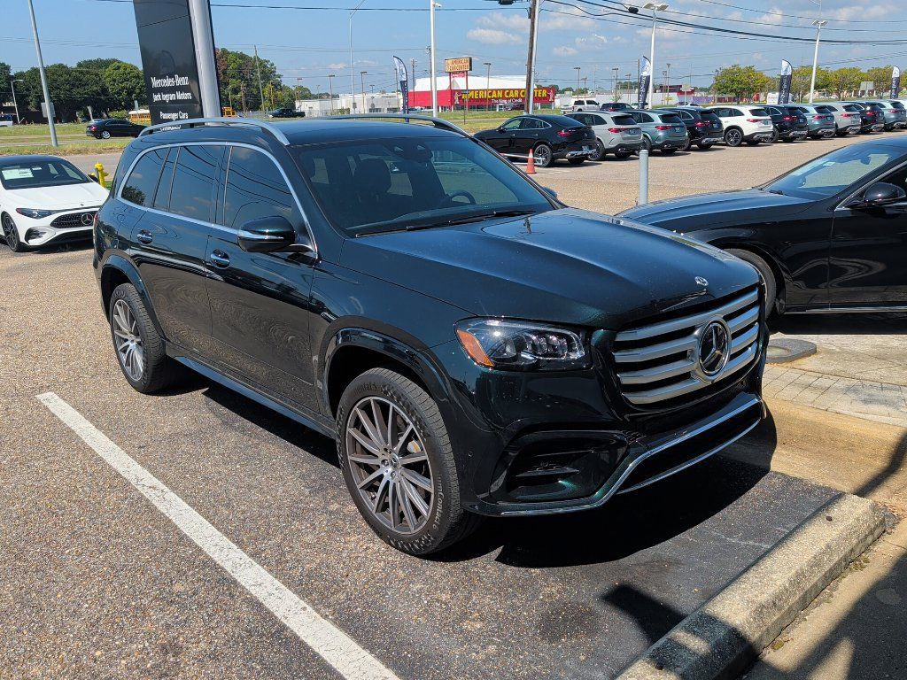 Used 2025 Mercedes-Benz GLS 450 4MATIC image 2