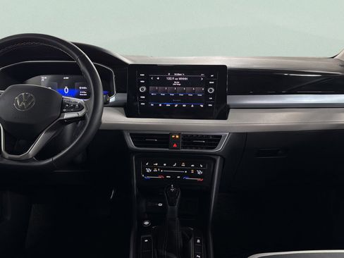 Certified 2025 Volkswagen Taos SE image 34