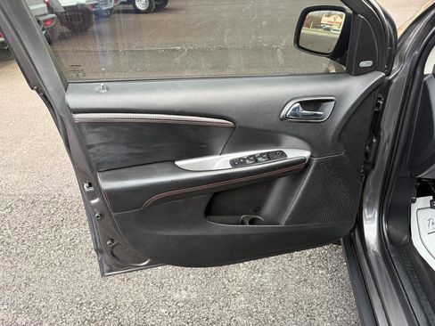 Used 2019 Dodge Journey GT w/ Blacktop Package FWD image 9