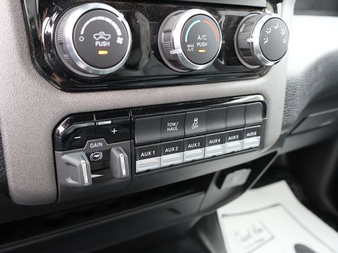 New 2026 RAM 2500 Tradesman w/ Chrome Appearance Group AWD/4WD image 32