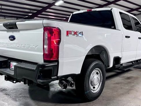 Used 2025 Ford F250 XL AWD/4WD image 2