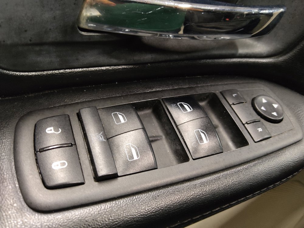 Used 2019 Dodge Grand Caravan SE w/ UConnect Hands-Free Group FWD image 27