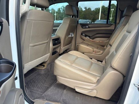 Used 2018 Chevrolet Suburban Premier image 22