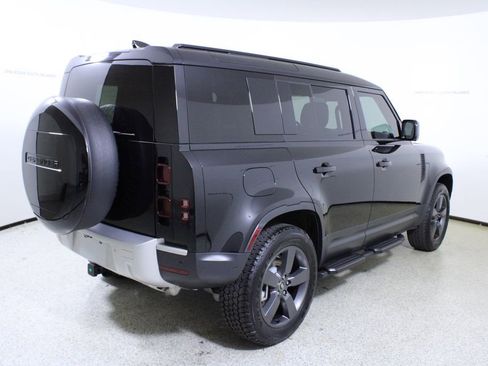 Used 2025 Land Rover Defender 110 S image 7