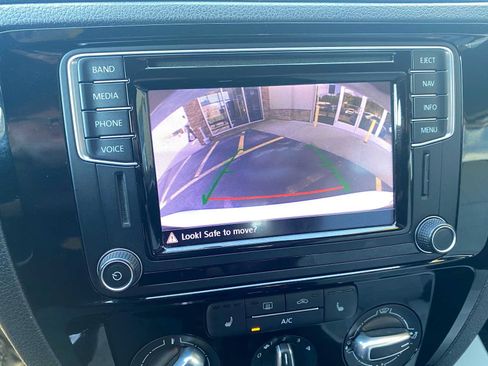Used 2016 Volkswagen Jetta Sport FWD image 18