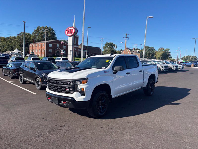 Used 2025 Chevrolet Silverado 1500 Custom Trail Boss AWD/4WD image 3