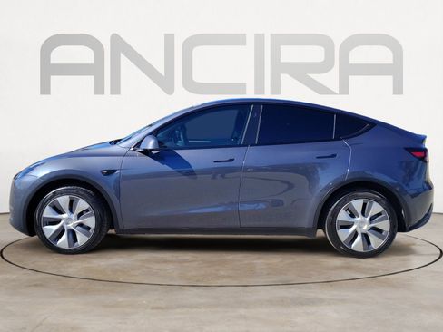 Used 2023 Tesla Model Y Long Range image 11