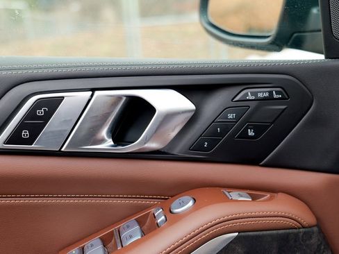 Used 2023 BMW X7 xDrive40i w/ Premium Package image 18