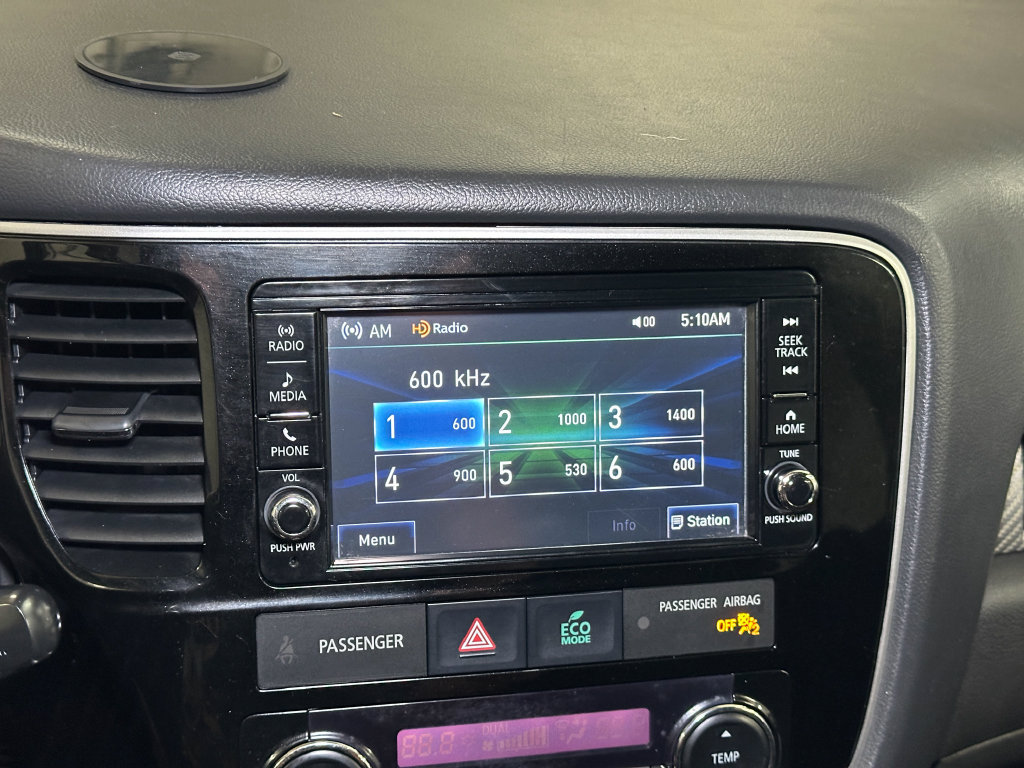 Used 2018 Mitsubishi Outlander AWD image 29