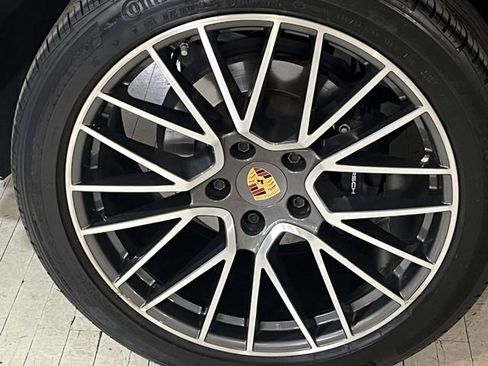 Used 2023 Porsche Cayenne image 14
