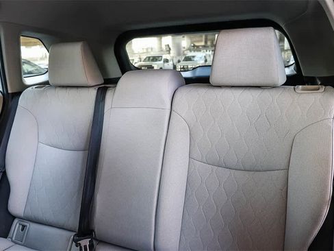 Used 2023 Toyota Corolla Cross L image 17