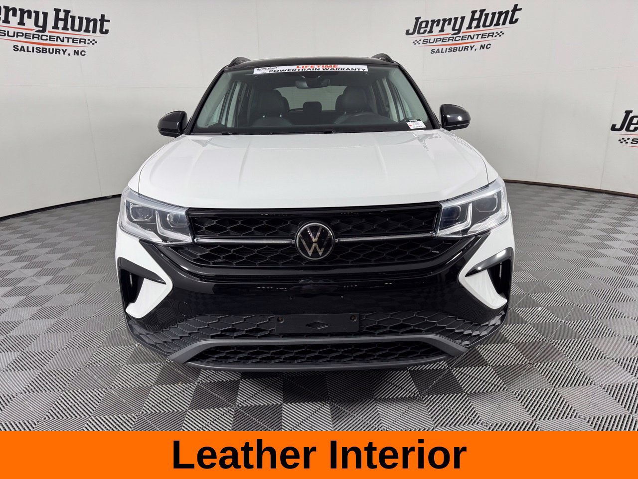 Used 2024 Volkswagen Tiguan SE R-Line FWD image 4