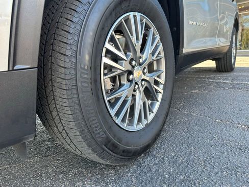 Certified 2025 Chevrolet Traverse LT image 10