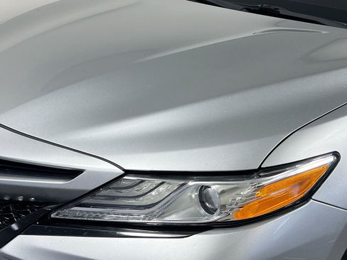 Used 2020 Toyota Camry XSE FWD image 11