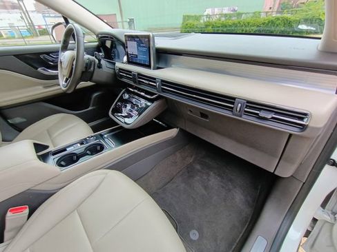 Used 2021 Lincoln Corsair FWD w/ Convenience Package image 52