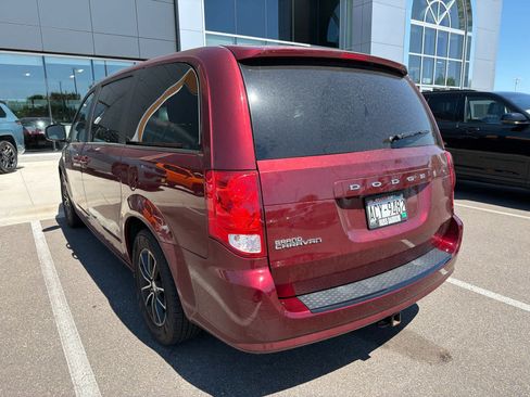 Used 2018 Dodge Grand Caravan SE FWD image 10