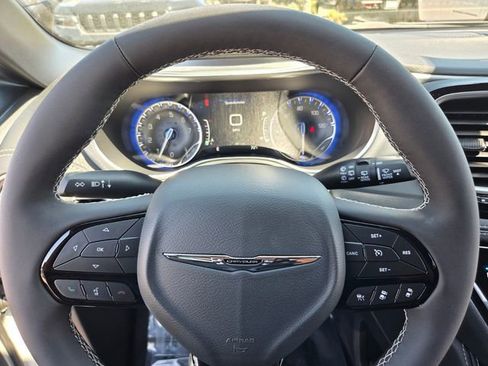 New 2026 Chrysler Pacifica Limited image 12