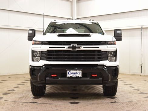 Used 2024 Chevrolet Silverado 2500 Custom w/ Custom Value Package image 2