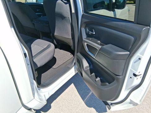 Used 2022 Nissan Titan SV RWD image 22