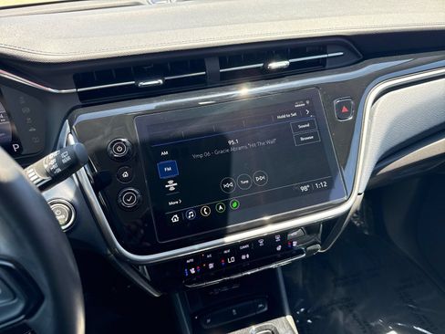 Used 2023 Chevrolet Bolt EUV Premier w/ Sun & Sound Package FWD image 17