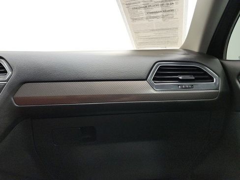 Used 2022 Volkswagen Tiguan SE w/ Panoramic Sunroof Package image 69