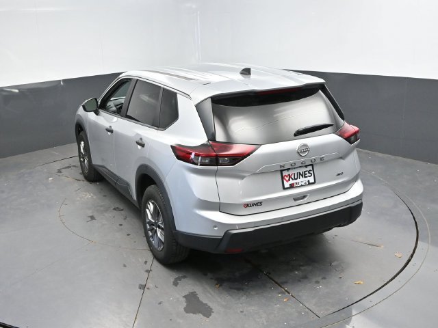Used 2024 Nissan Rogue S AWD/4WD image 37