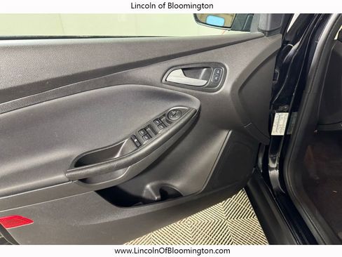 Used 2018 Ford Focus SE w/ Cold Weather Package image 19
