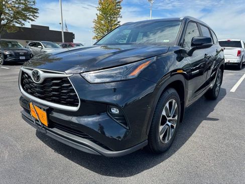 Used 2023 Toyota Highlander XLE AWD/4WD image 8