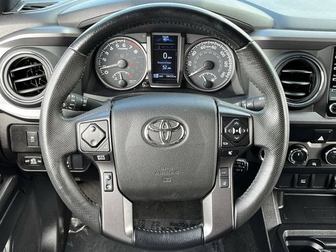 Used 2022 Toyota Tacoma TRD Sport AWD/4WD image 11