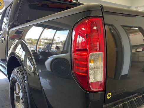 Used 2011 Nissan Frontier PRO-4X w/ Pro-4x Luxury Pkg image 15