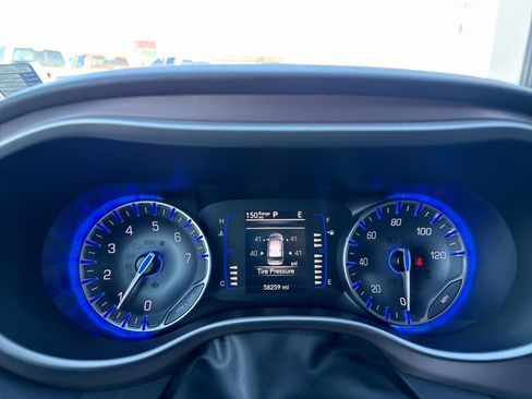 Used 2023 Chrysler Voyager LX image 19