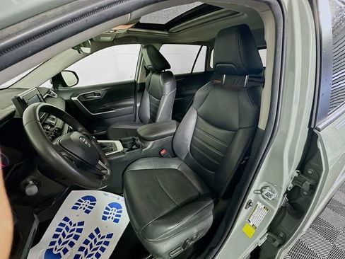Used 2021 Toyota RAV4 XLE Premium image 23