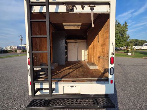 Used 2013 Ford E-350 and Econoline 350 Super Duty RWD image 12