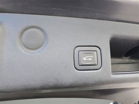 Used 2022 Chevrolet Equinox RS w/ RS Leather Package image 28