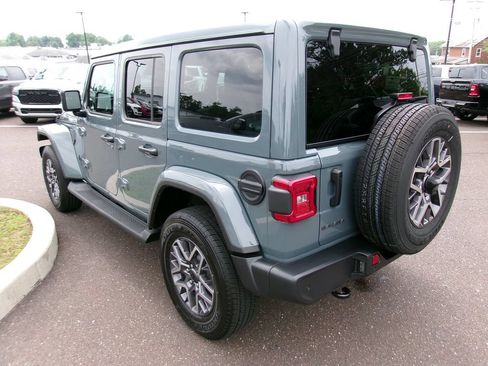 Used 2026 Jeep Wrangler Unlimited Sahara AWD/4WD image 4