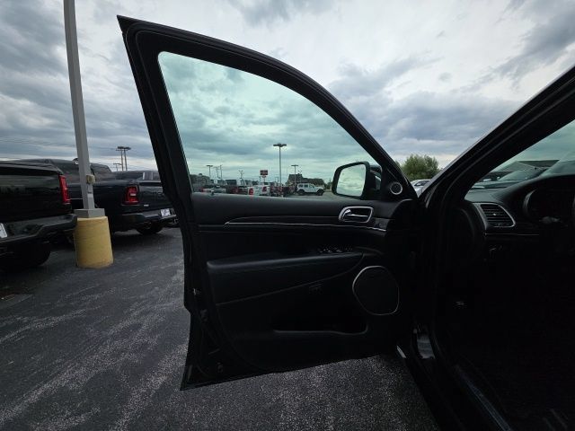 Used 2018 Jeep Grand Cherokee Overland AWD/4WD image 20
