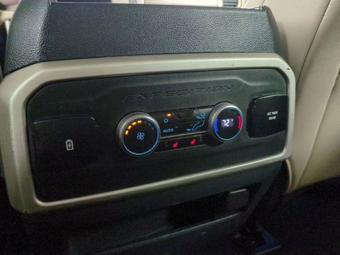 Used 2024 Ford Expedition Limited AWD/4WD image 18