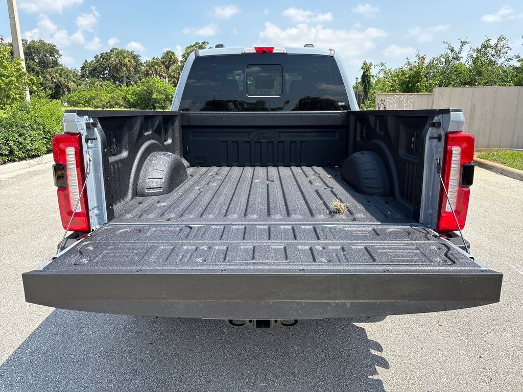 New 2026 Ford F250 Lariat w/ Black Appearance Package AWD/4WD image 9