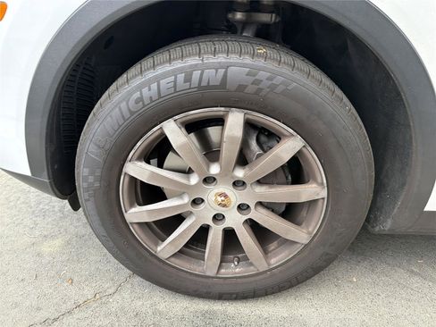 Used 2019 Porsche Cayenne image 13