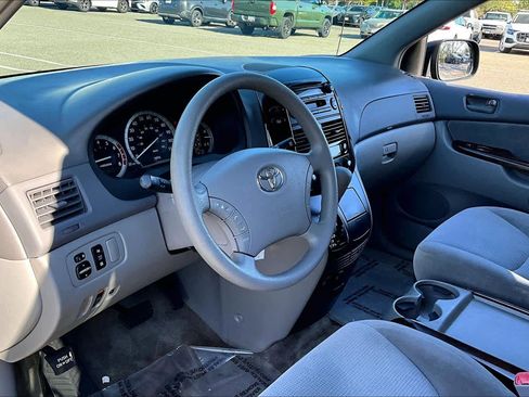 Used 2005 Toyota Sienna LE image 17
