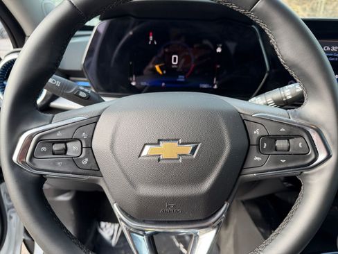 Used 2025 Chevrolet Trax LT w/ LT Convenience Package image 25